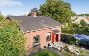 3 Bedroom Beautiful Home In Borre, Borre